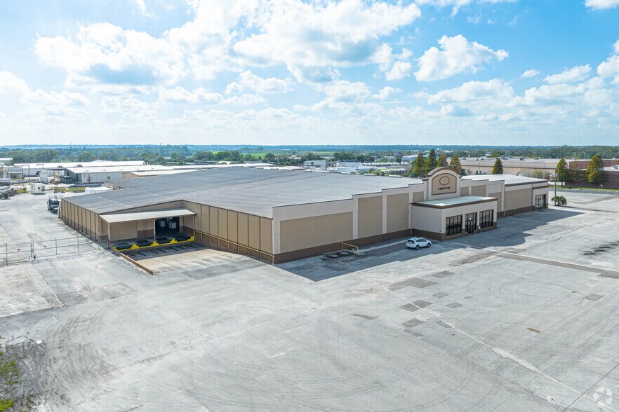 2443 Commerce Point Dr, Lakeland, FL à louer - Photo du bâtiment - Image 3 de 11