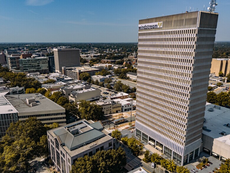 301 N Main St, Greenville, SC à louer - Photo du bâtiment - Image 1 de 7