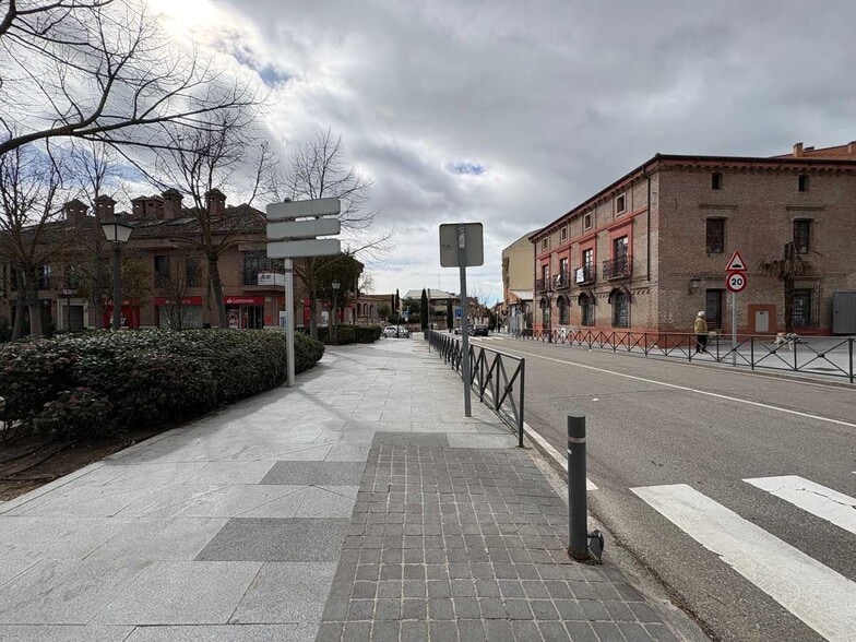 Avenida Adolfo Suárez, 25, Boadilla del Monte, Madrid for lease - Building Photo - Image 2 of 2