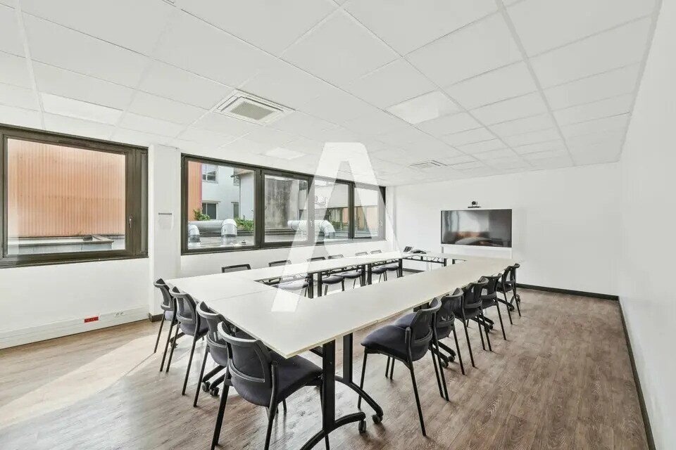 Flex in Ivry-sur-Seine for lease Interior Photo- Image 1 of 7
