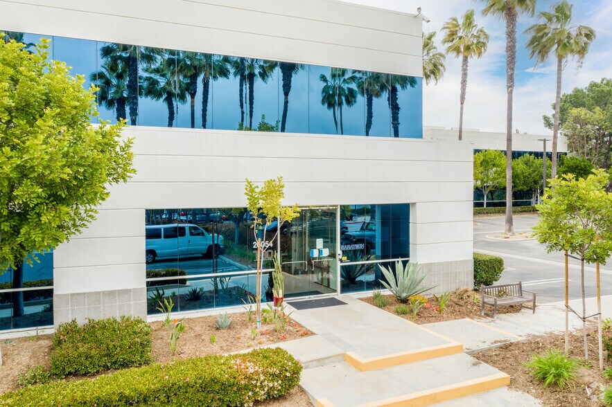 26054 Acero, Mission Viejo, CA à vendre - Photo du bâtiment - Image 3 de 13