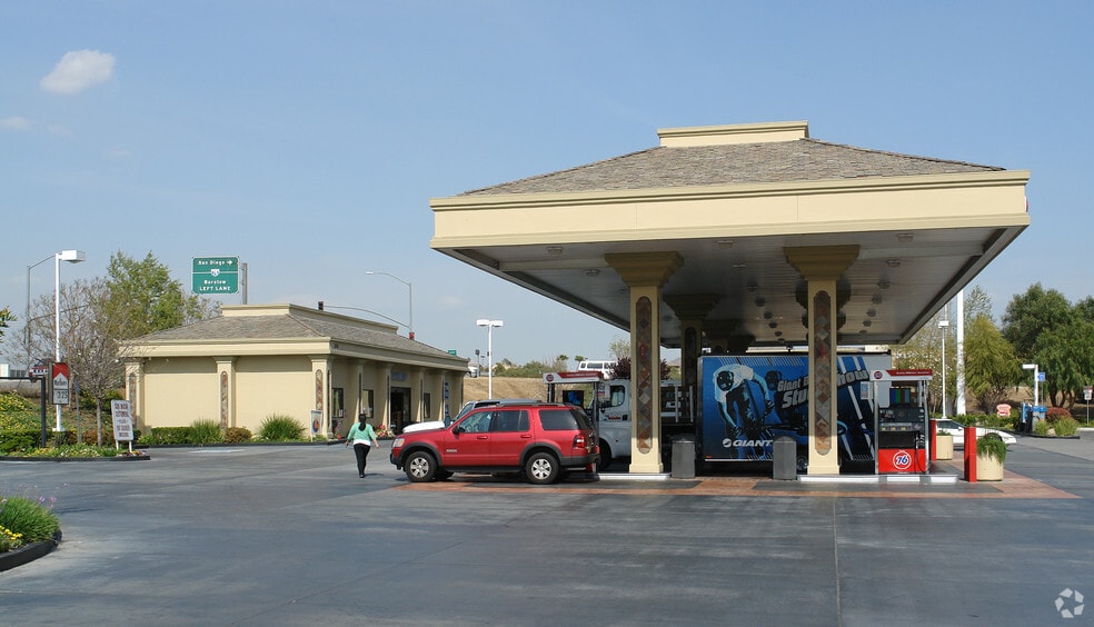 170 Hidden Valley Pky, Norco, CA for sale - Building Photo - Image 3 of 8