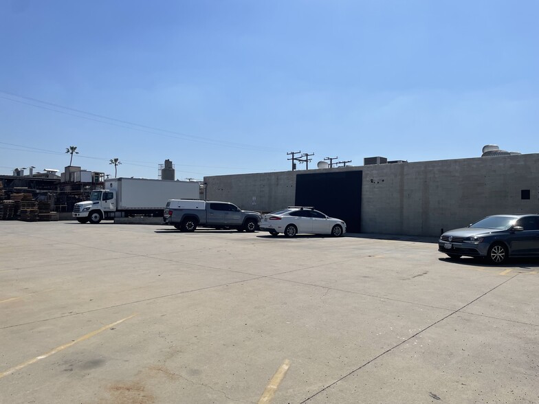 335 W Redondo Beach Blvd, Gardena, CA for lease - Building Photo - Image 3 of 8