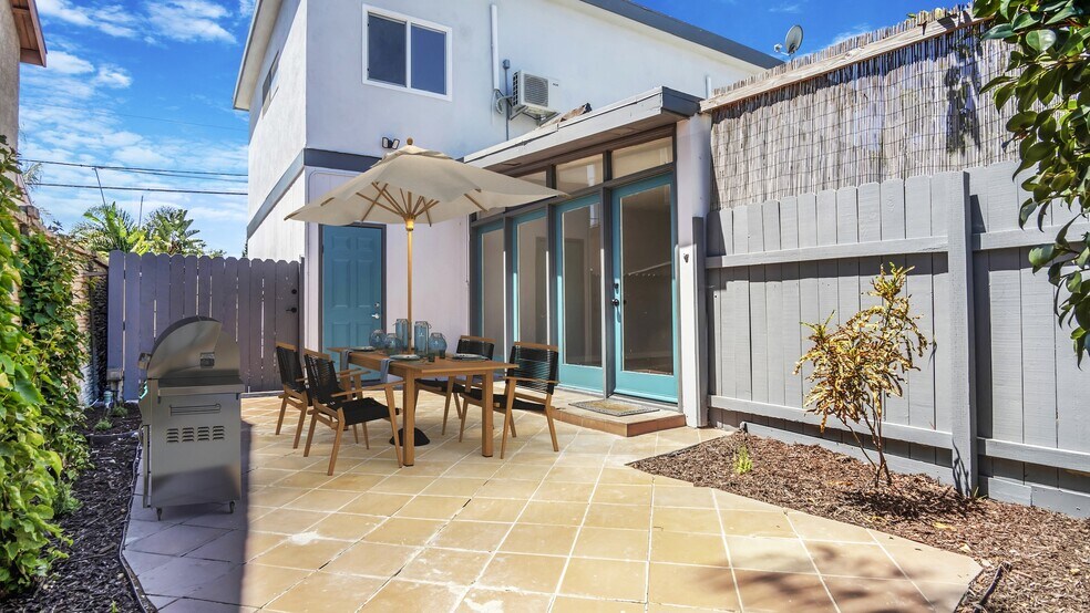 1610 E Carson St, Long Beach, CA à vendre - Photo du bâtiment - Image 2 de 11