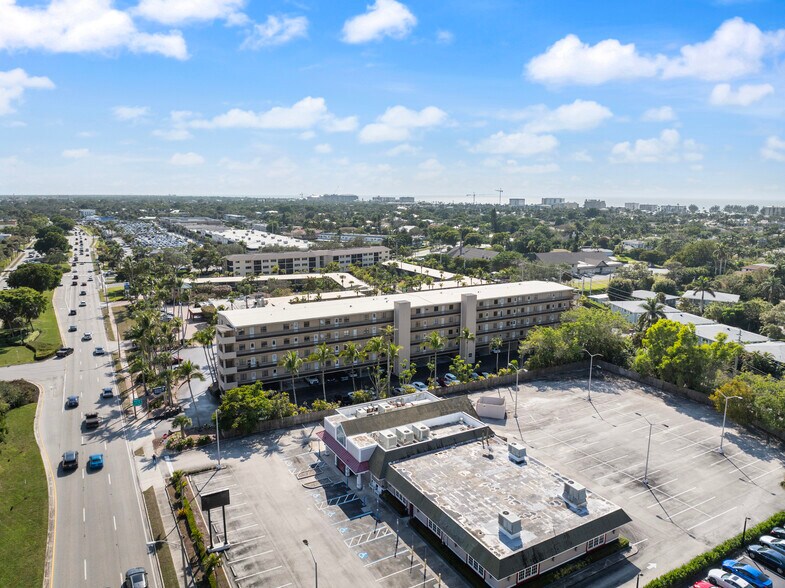 2335 Tamiami Trl N, Naples, FL à louer - Photo du bâtiment - Image 2 de 6