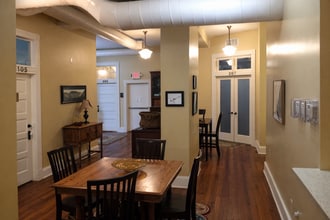 301 Washington St W, Charleston, WV for lease Interior Photo- Image 2 of 2