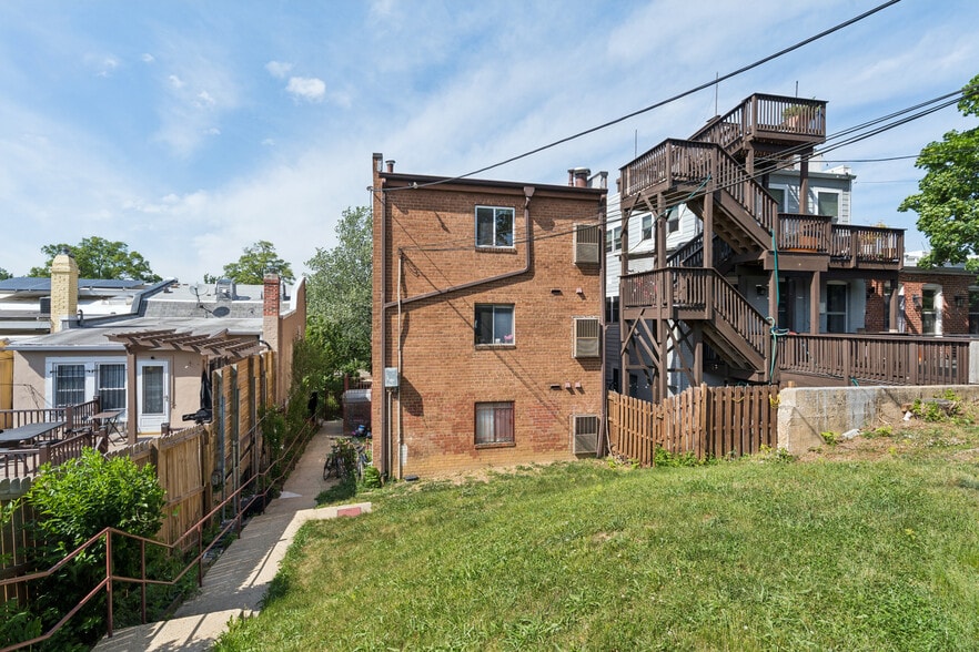 1700 Irving St NW, Washington, DC for sale - Building Photo - Image 3 of 16