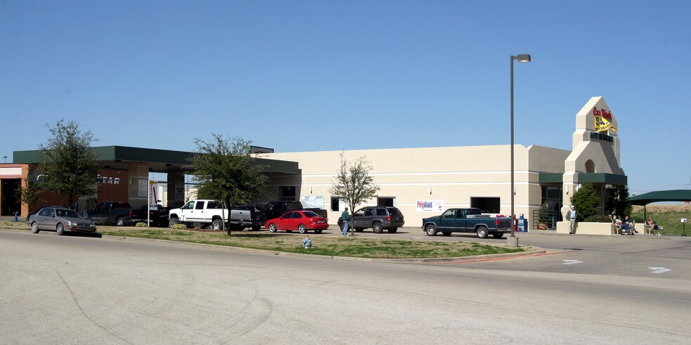 2112 Sadau Ct, Denton, TX for sale - Primary Photo - Image 1 of 2