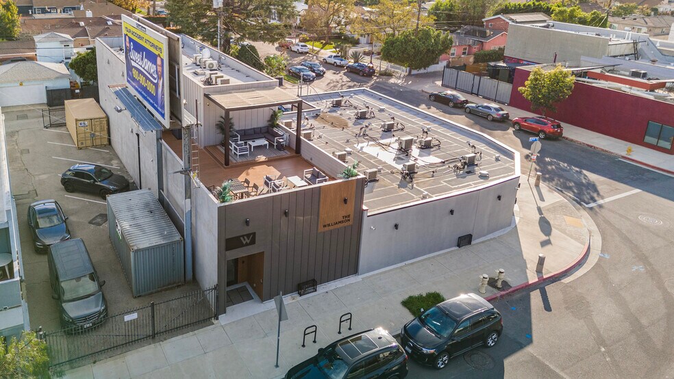 10440 Burbank Blvd, North Hollywood, CA à vendre - Photo du bâtiment - Image 2 de 28