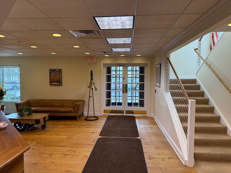 127 Main St, Chatham, NJ à louer - Photo du bâtiment - Image 3 de 7