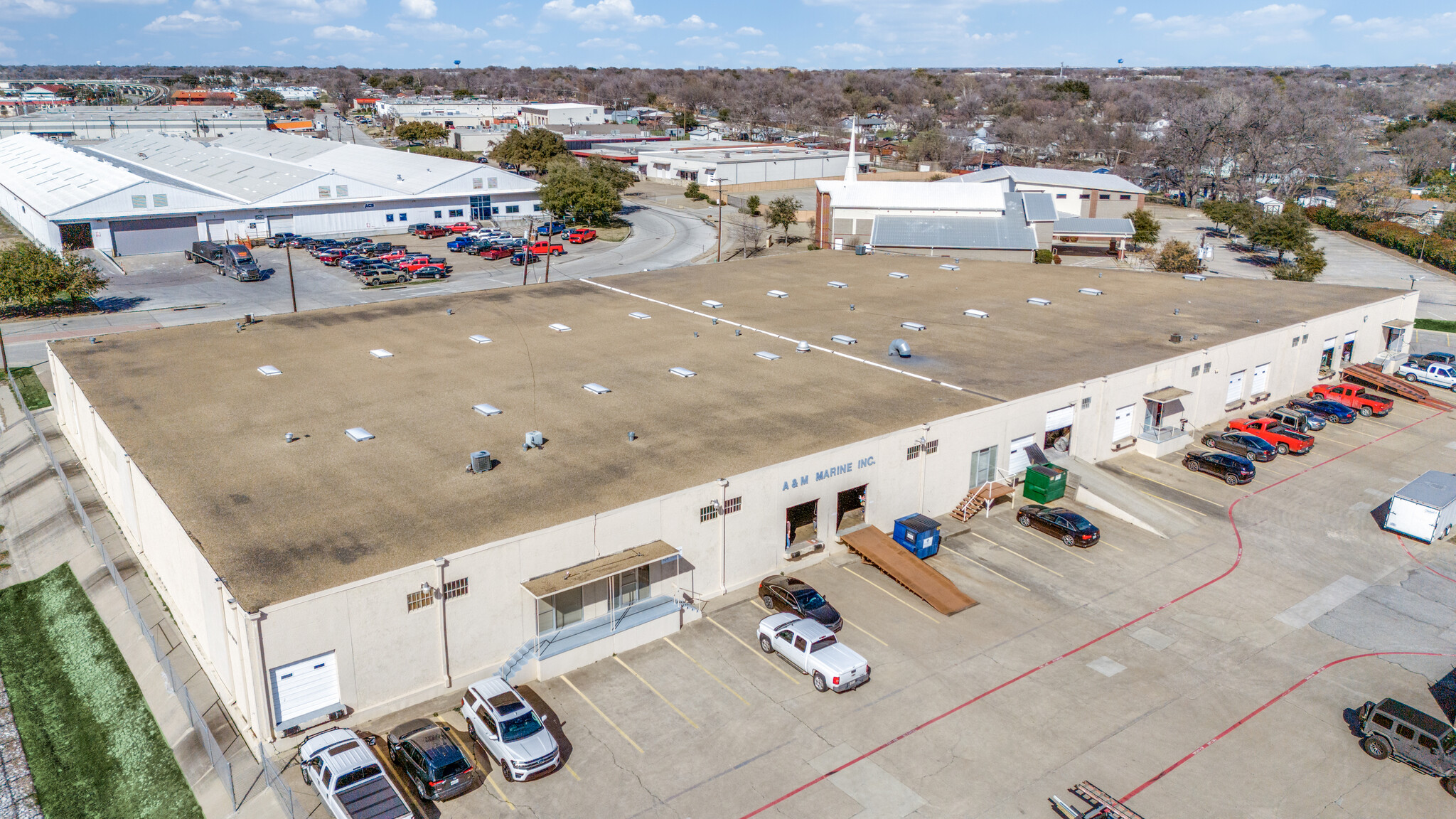 13908-13910 Distribution Way, Farmers Branch, TX for lease Building Photo- Image 1 of 14