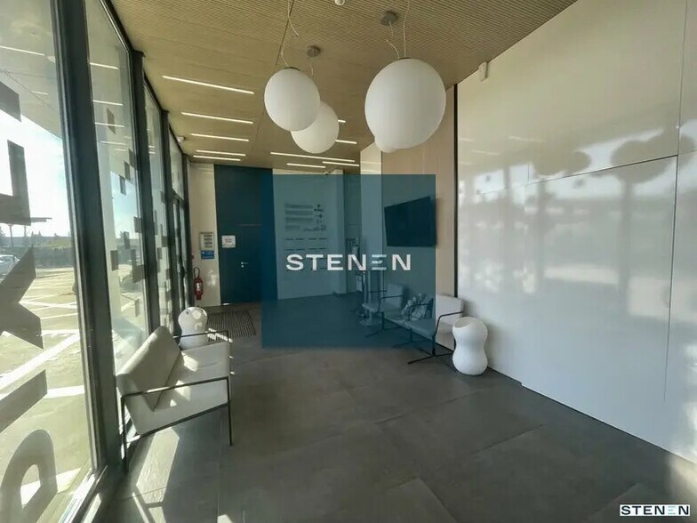 Office in Avignon for lease - Building Photo - Image 3 of 6
