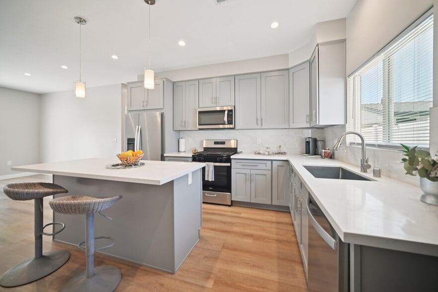 8434 Oakdale Ave, Winnetka, CA à vendre - Photo du bâtiment - Image 3 de 47