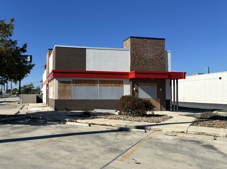 2639 Ne Loop 410, San Antonio, TX à louer - Photo du bâtiment - Image 2 de 2