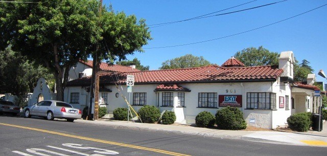 901 McHenry Ave, Modesto, CA à louer Photo principale- Image 1 de 10