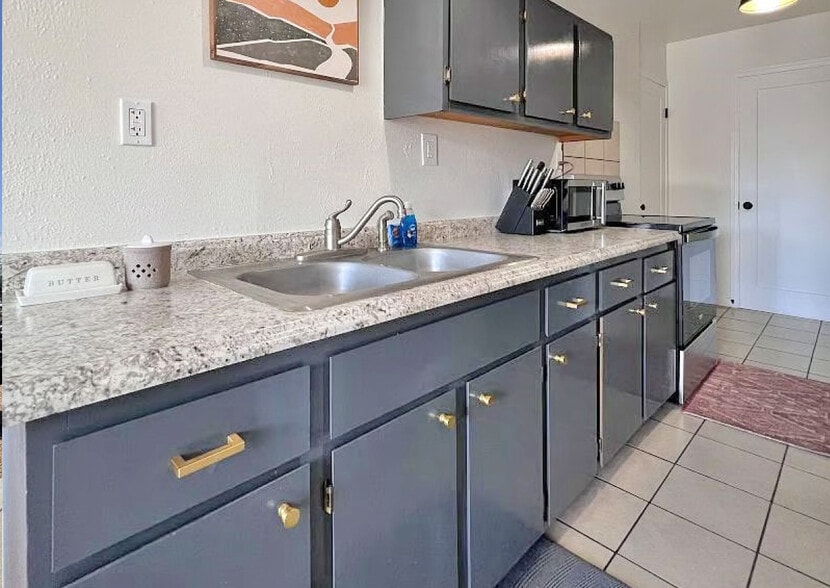 511 Spruce St SE, Albuquerque, NM for sale - Building Photo - Image 2 of 12