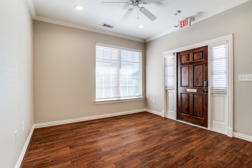 425 Old Newman Rd, Frisco, TX à louer - Photo du bâtiment - Image 3 de 36