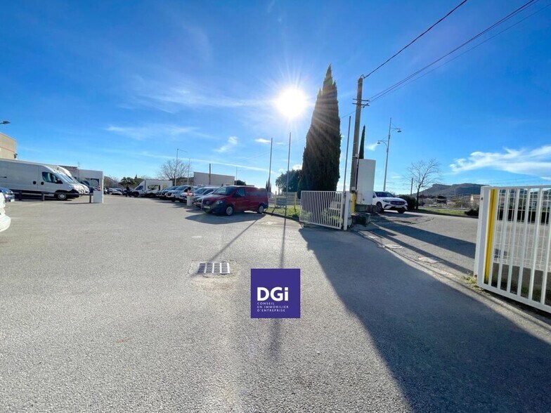 Retail in Bagnols-sur-Cèze for lease - Building Photo - Image 3 of 6