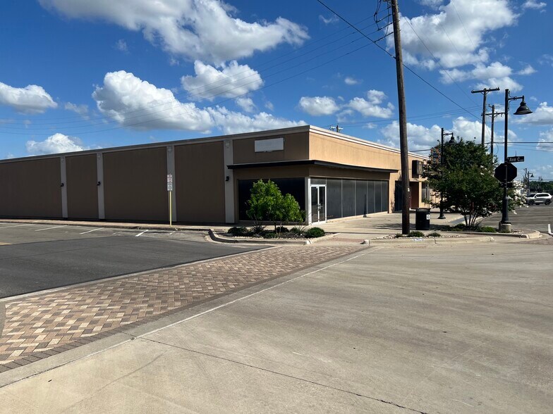 420 E Ave C, Killeen, TX à vendre - Photo du bâtiment - Image 3 de 26