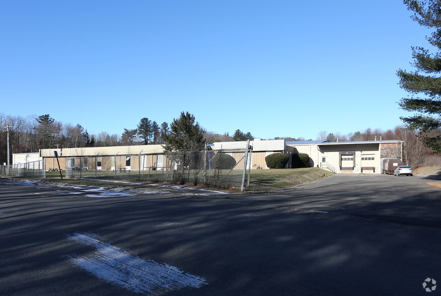 24 Spring St, Florence, MA à louer - Photo du bâtiment - Image 2 de 2