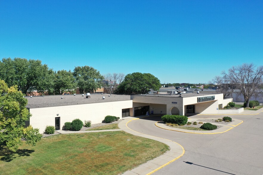 15290 Pennock Ln, Apple Valley, MN for sale - Building Photo - Image 1 of 3