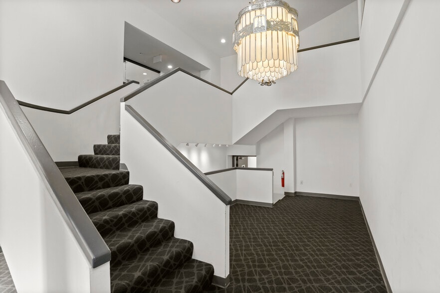 199 Elm St, New Canaan, CT for sale - Lobby - Image 3 of 34
