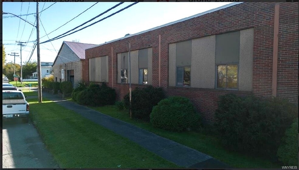 2103 MacKenna Ave, Niagara Falls, NY for sale - Building Photo - Image 2 of 23