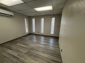 4400 SW 34th St, Oklahoma City, OK for lease Interior Photo- Image 2 of 5