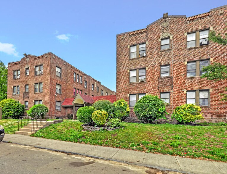 705-715 E Church Ln, Philadelphia, PA à vendre - Photo du bâtiment - Image 2 de 7