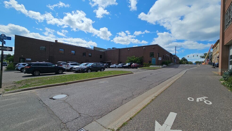 307-311 S Front St, Marquette, MI à louer - Photo du bâtiment - Image 2 de 3