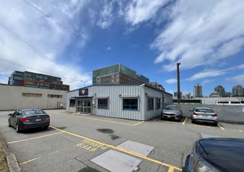 1405 Thornton St, Vancouver, BC à louer - Photo du bâtiment - Image 3 de 3