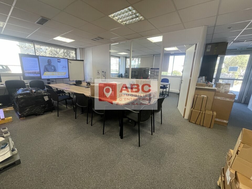 Office in Saint-Jean-de-Védas for lease Interior Photo- Image 1 of 7
