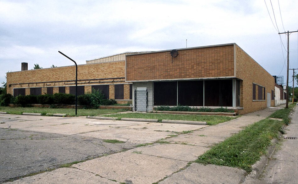 15300 Fullerton St, Detroit, MI à vendre - Photo du bâtiment - Image 2 de 8