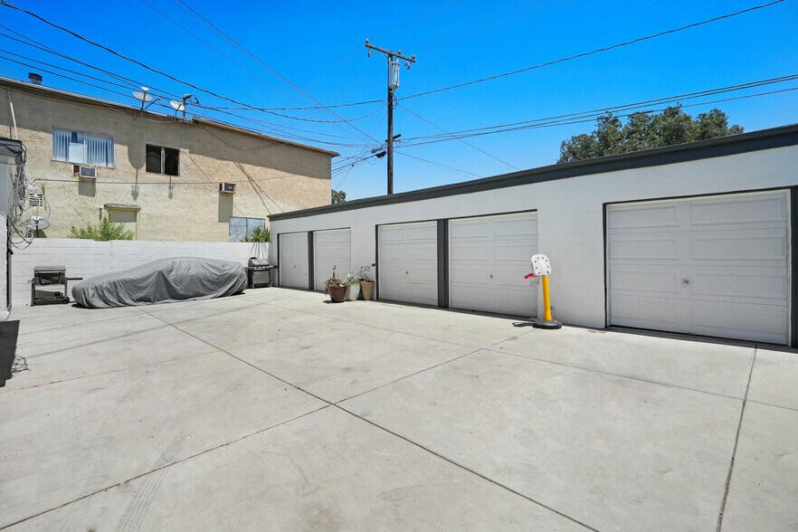 8231 Tapia Via Dr, Rancho Cucamonga, CA à vendre - Photo du bâtiment - Image 3 de 13