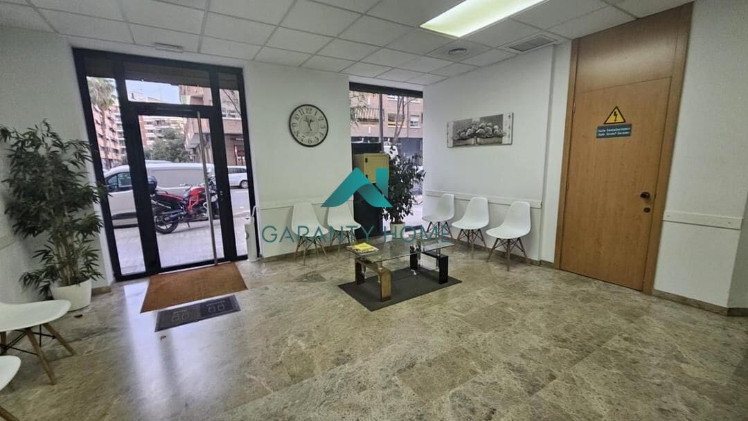Retail in València, Valencia for lease Interior Photo- Image 1 of 10
