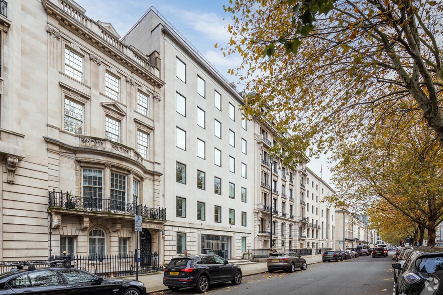 76 Portland Pl, London for lease - Building Photo - Image 2 of 3