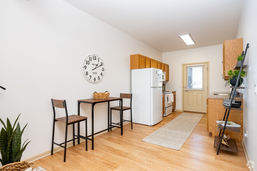 4301 King Ave W, Billings, MT for sale - Interior Photo - Image 3 of 35