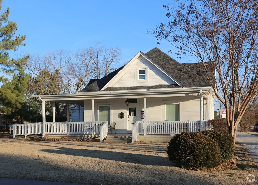 1103 W Elm St, Rogers, AR for lease - Building Photo - Image 2 of 3