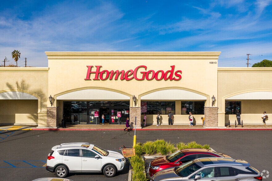 10823 Zelzah Ave, Granada Hills, CA for lease - Building Photo - Image 2 of 17