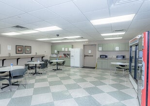 4001 E 29th St, Bryan, TX for lease Interior Photo- Image 2 of 5