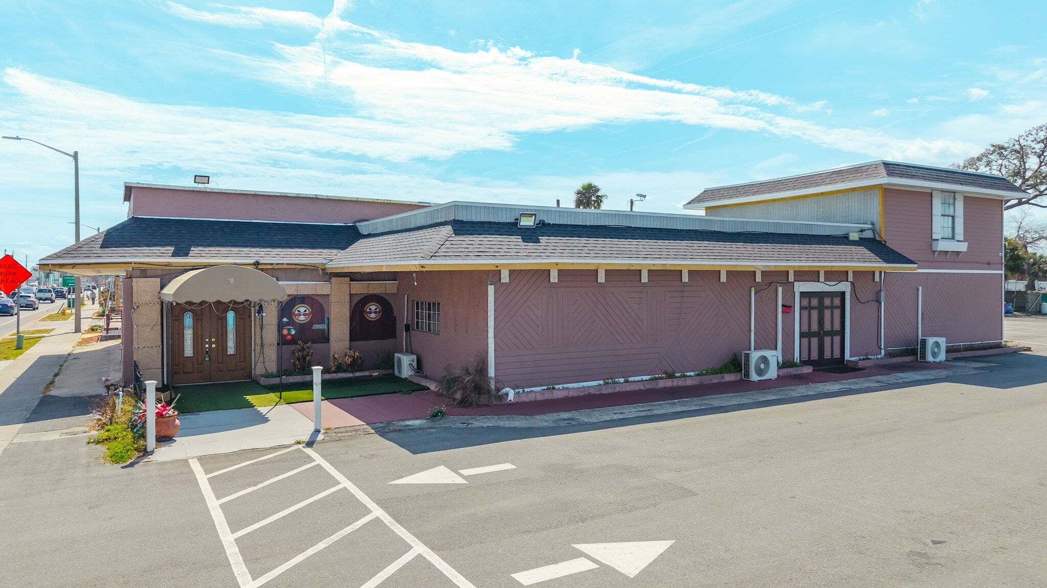 144 Ridgewood Ave, Daytona Beach, FL for sale Primary Photo- Image 1 of 3