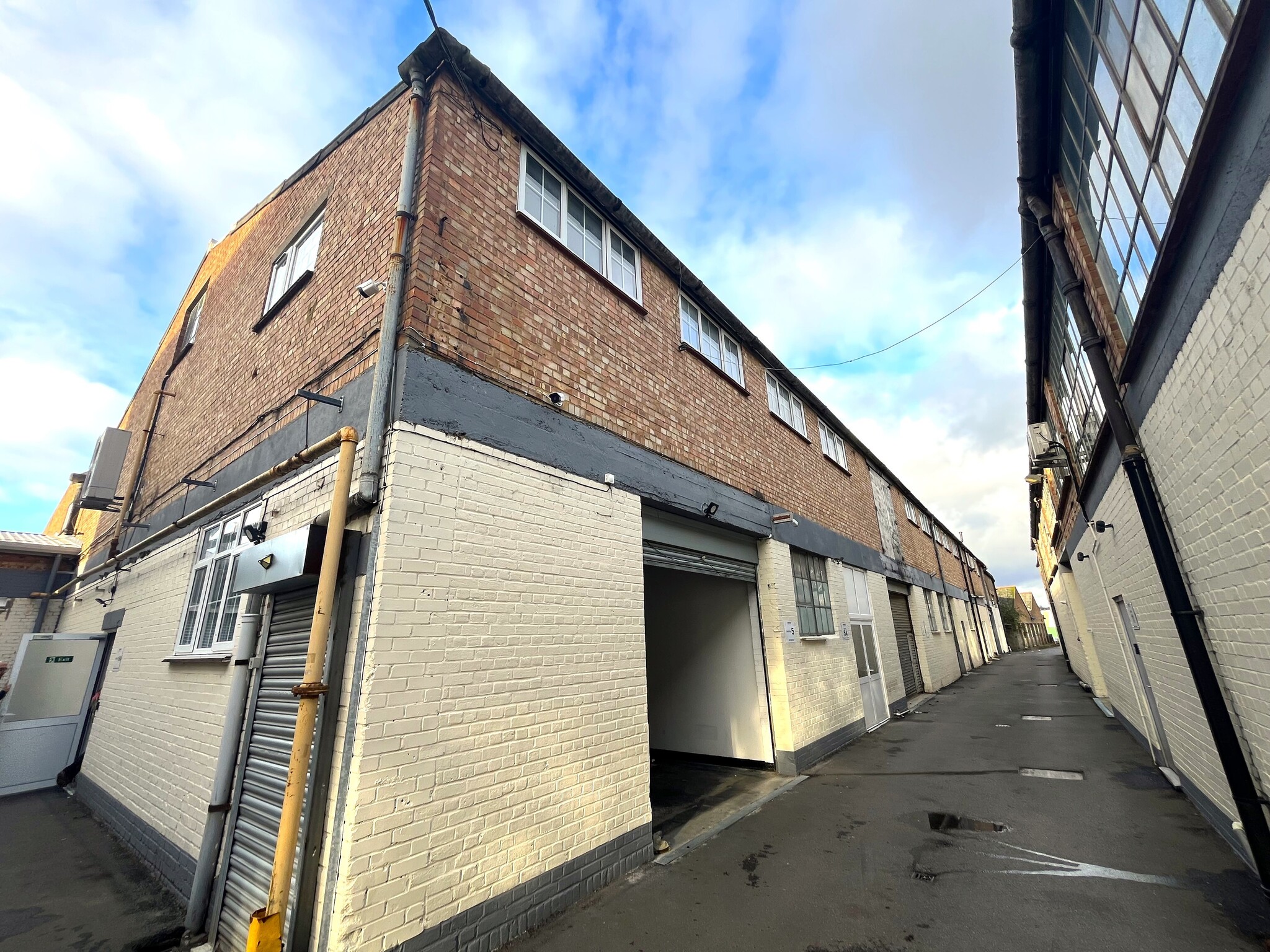 5 Wadsworth Rd, Greenford for lease Building Photo- Image 1 of 4