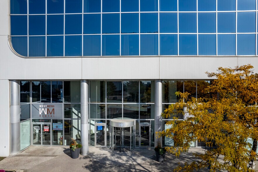 191 The West Mall, Toronto, ON for lease - Building Photo - Image 3 of 5