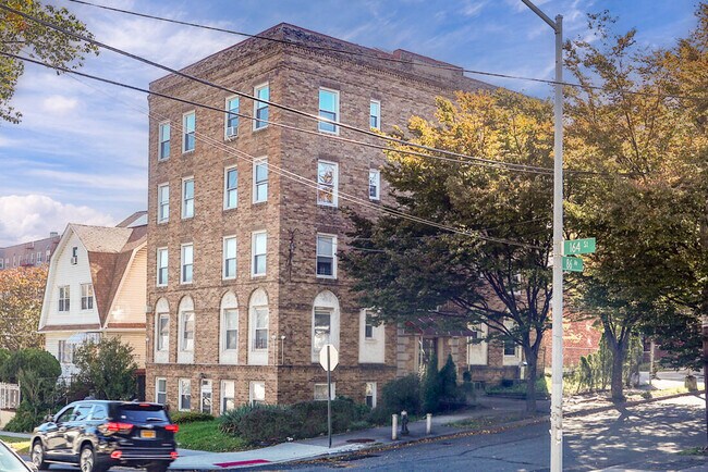 Plus de détails pour 16230 86th Ave, Jamaica, NY - Multi-résidentiel à vendre