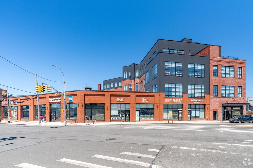 51-05 Metropolitan Ave, Brooklyn, NY for lease - Building Photo - Image 1 of 16