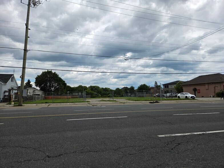 423 Hwy-8, Stoney Creek, ON à vendre - Photo du bâtiment - Image 2 de 2