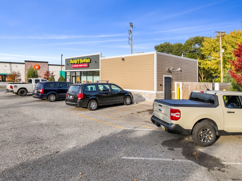 300 N Beacon Blvd, Grand Haven, MI for sale - Building Photo - Image 2 of 8