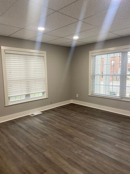 225 E Liberty St, Medina, OH for lease - Building Photo - Image 2 of 26