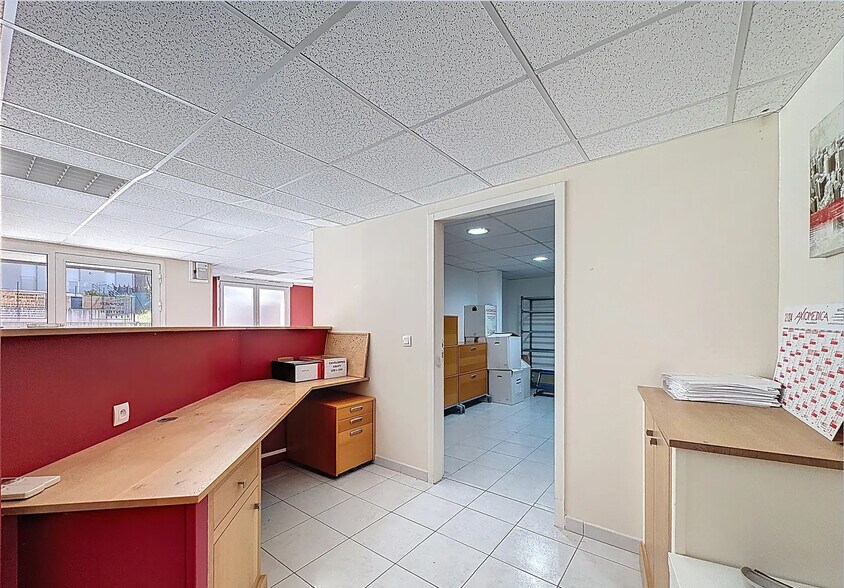 Multifamily in Mions for sale - Interior Photo - Image 3 of 9