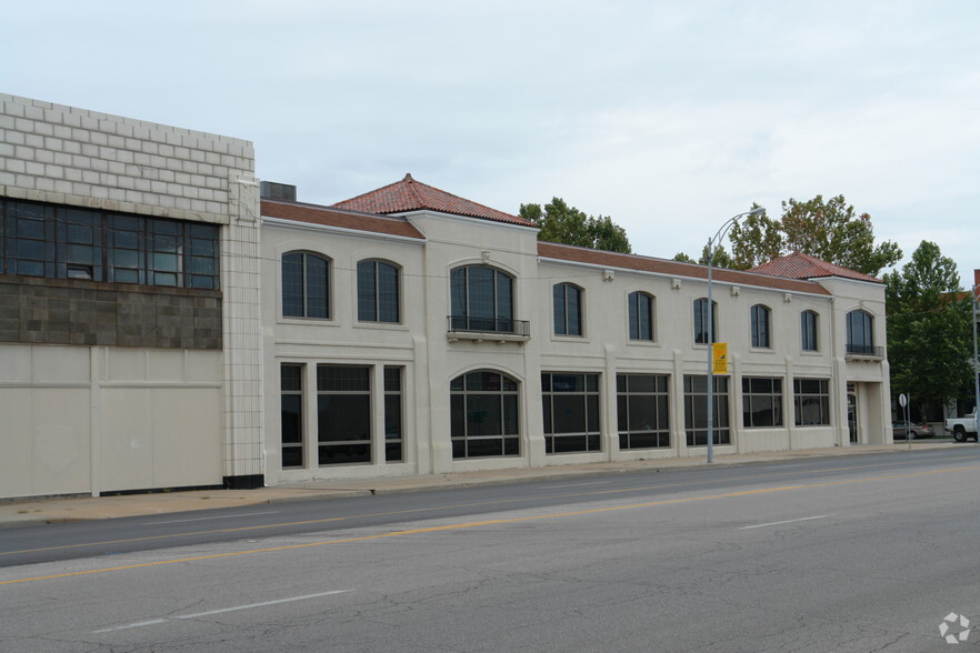 1501 E Douglas, Wichita, KS à louer - Photo du bâtiment - Image 2 de 7